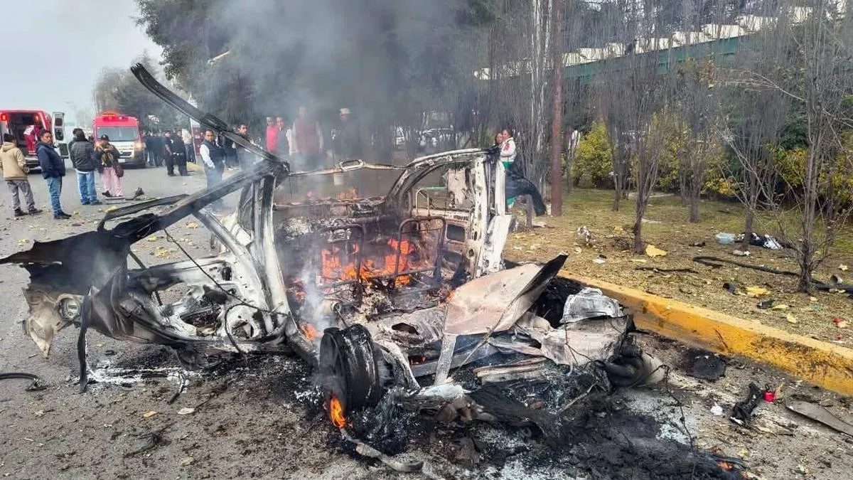 Explosión de pirotecnia en taxi en la México-Toluca deja tres heridos, entre ellos una niña de 10 años