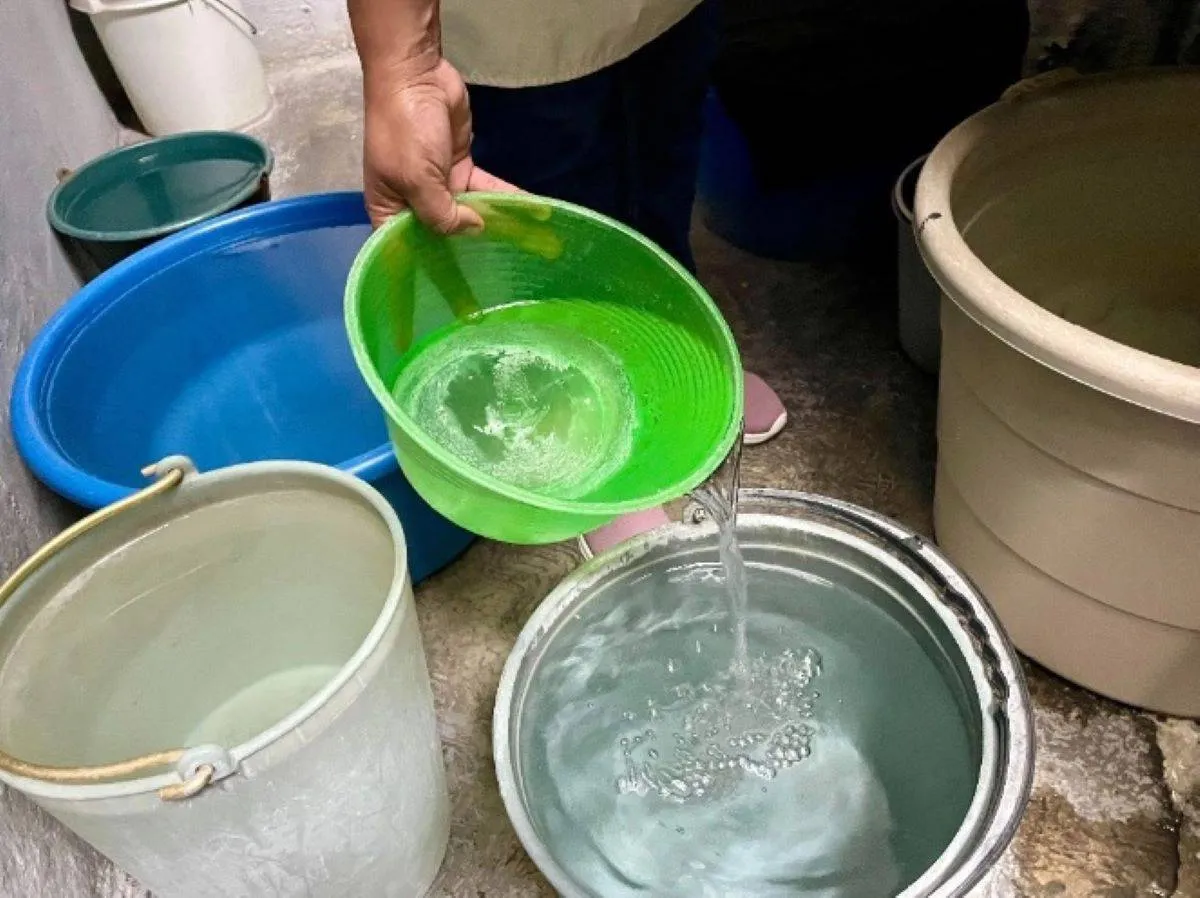 Tienes que tomar precauciones, ya que por seis horas, desde las 20:00 del día de hoy 19 de junio, hasta las 06:00 horas del jueves 20, la llave del agua se mantendrá cerrada. Foto: La Jornada.