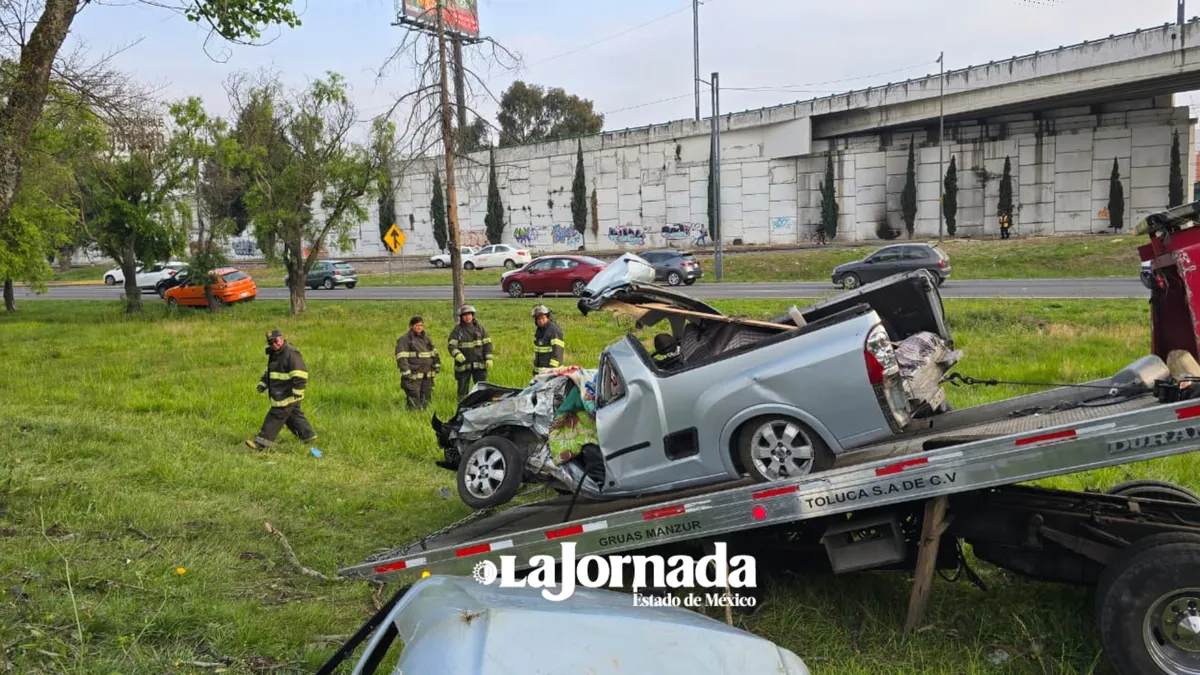 Fuerte accidente en Paseo Tollocan provoca tráfico rumbo a CDMX