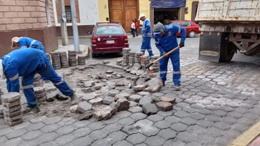 Fernando Flores inició programa para erradicar baches de Metepec
