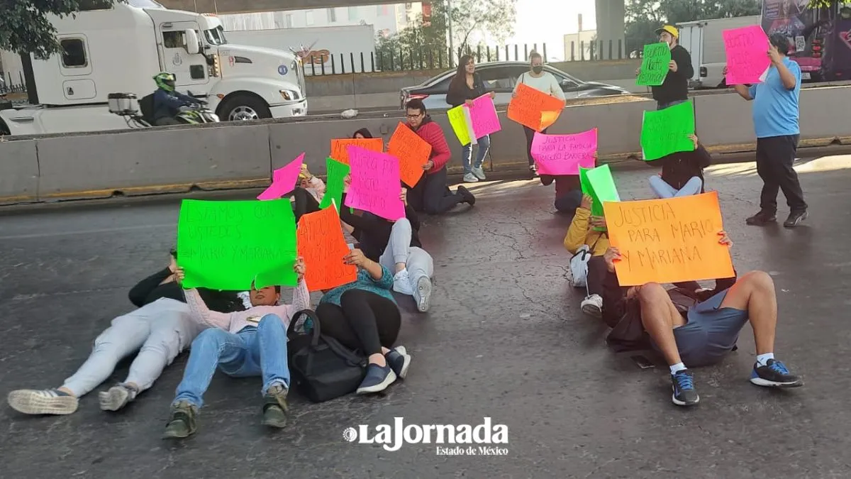 Naucalpan: Bloquean Periférico para exigir justicia para Mariana y Mario