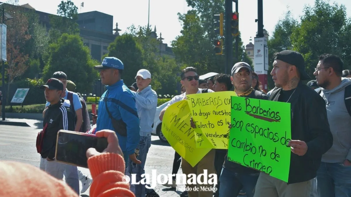 Fiscalía promete a barberos retirar sellos y abrir sus negocios