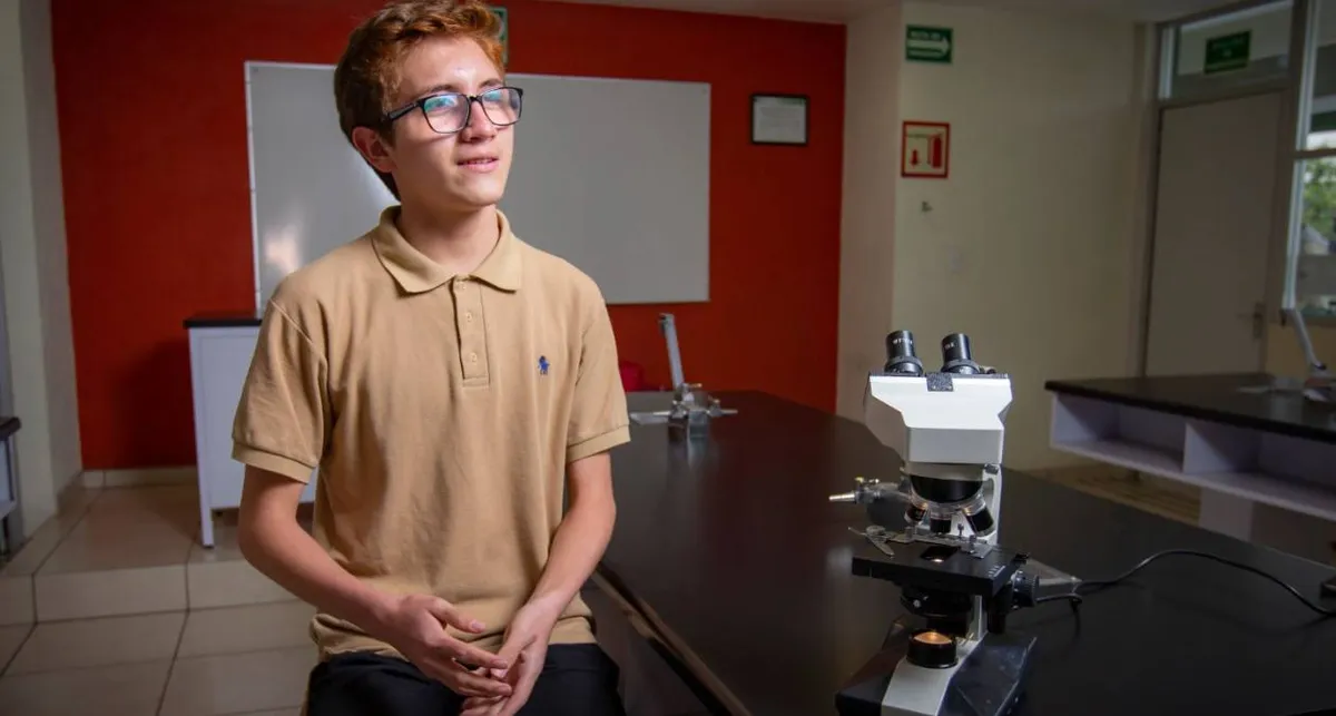 Diego Ledezma, estudiante UAEMéx obtiene oro en Olimpiada Estatal de Biología