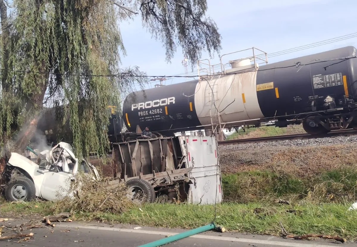 Fuerte accidente en Paseo Tollocan provoca tráfico intenso