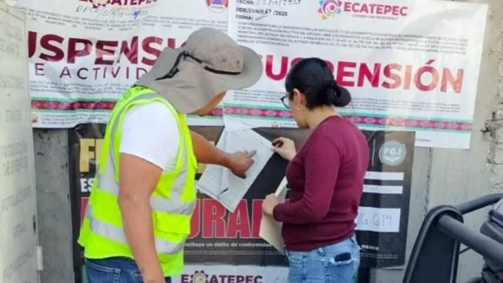 Ecatepec: Siguen trabajos tras incendio en fábrica de colchones