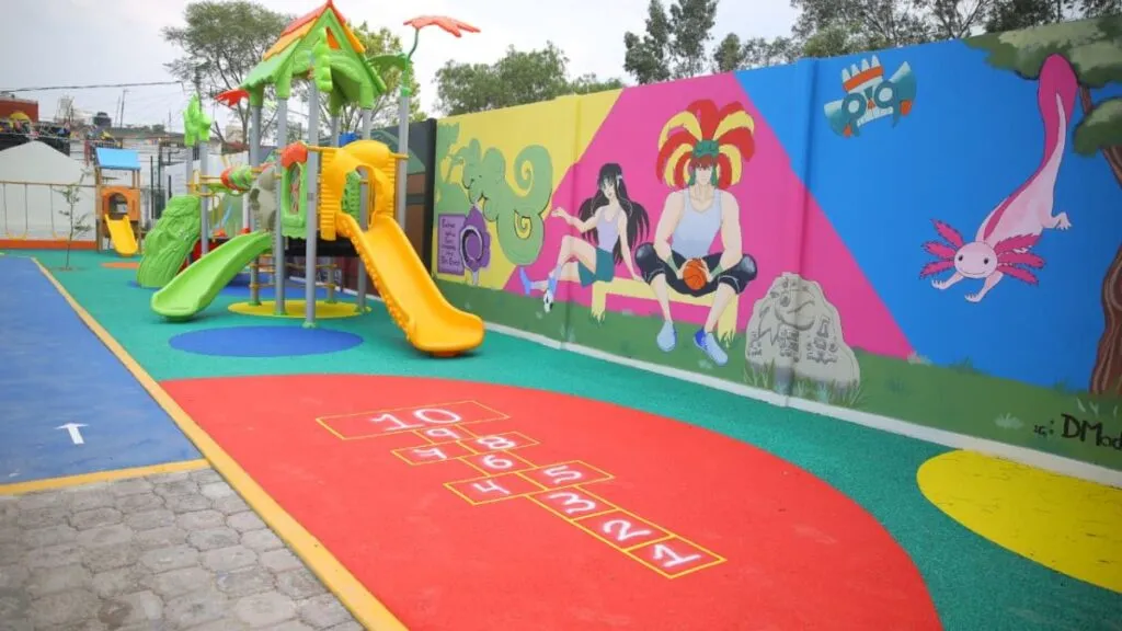 Azucena Cisneros entrega renovados los parques Estrella de Oriente y Citlaltépetl