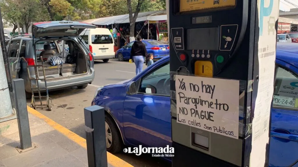 Franeleros reaparecen tras suspensión de parquímetros en Ecatepec