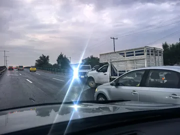 Choque en carriles centrales de Paseo Tollocan afecta circulación rumbo a CDMX