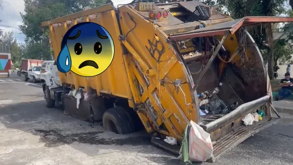 Camión de basura cae en socavón en la Gustavo A. Madero, CDMX