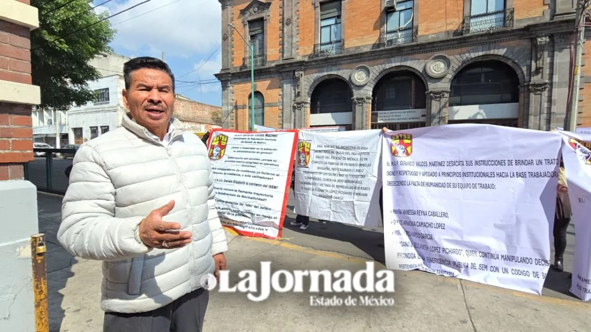 Personal de la Coordinación de Regulación Sanitaria se manifiesta en la Secretaría de Salud del Edomex