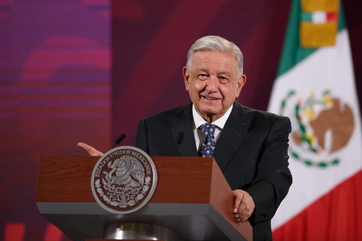 Foto de AMLO, quien reconoció que Otis dejó sin comunicación a la costa de Guerrero.