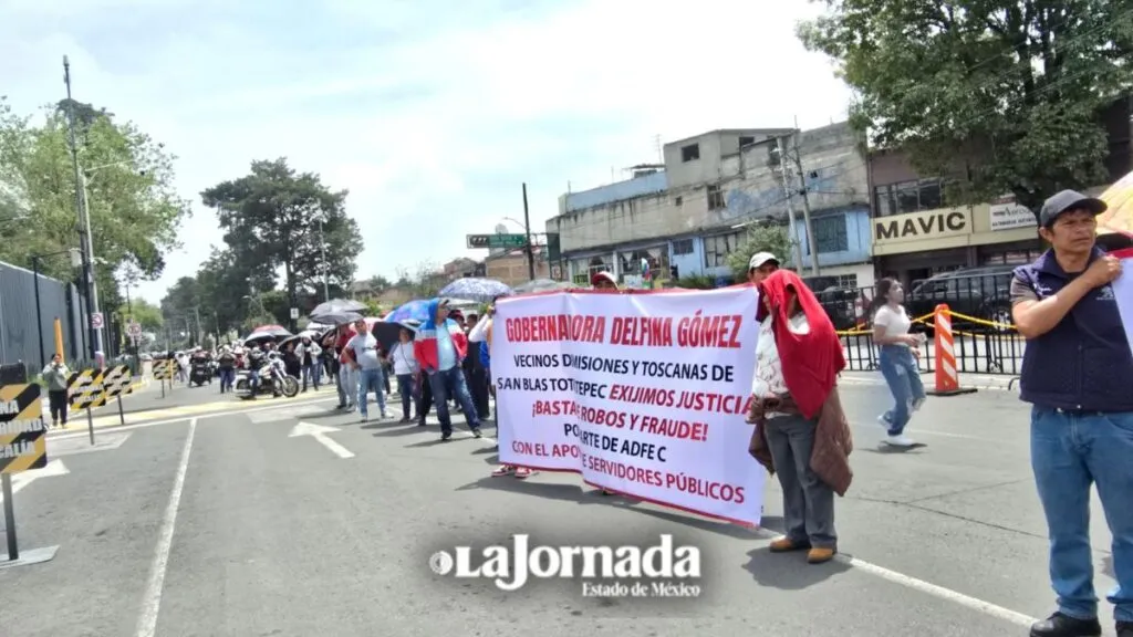 Vendedores se manifiestan en Toluca