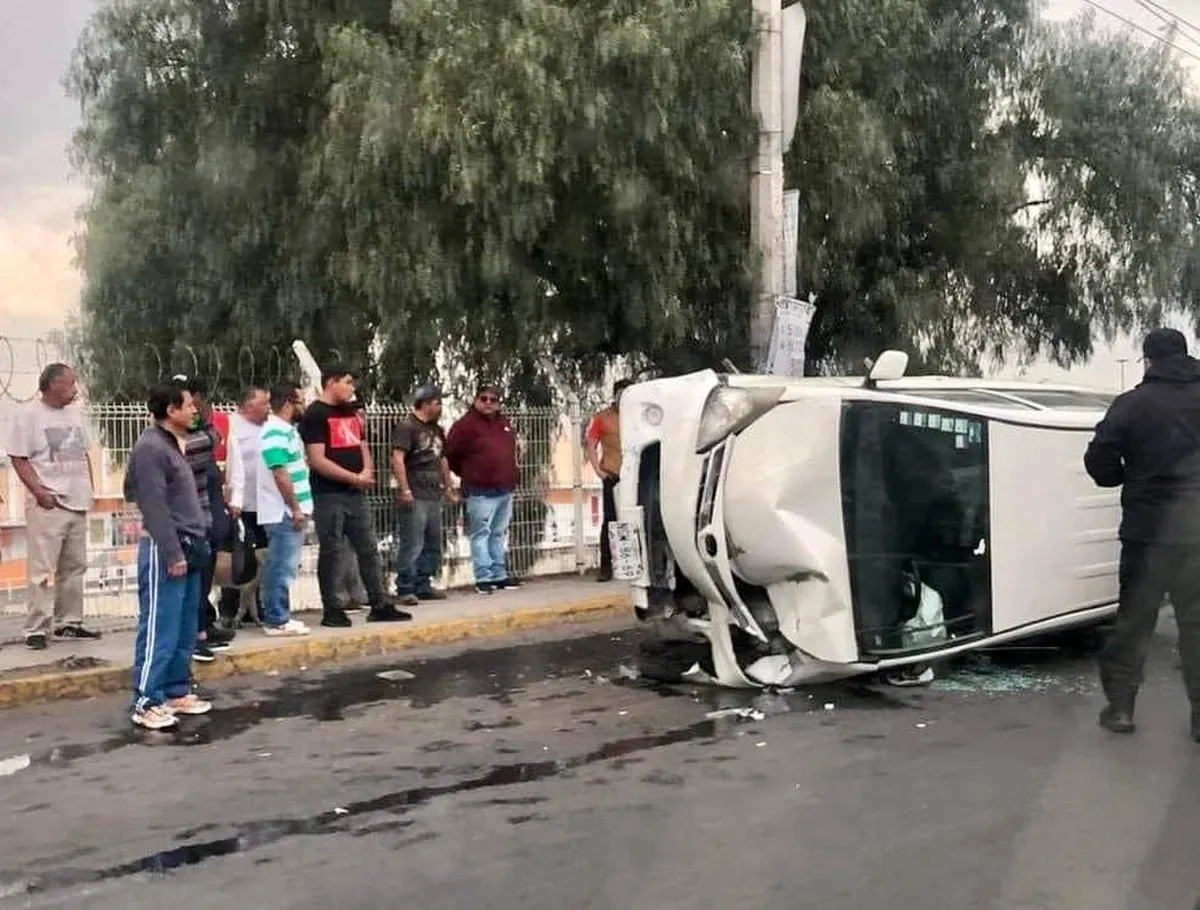 Ixtapaluca: Vuelca camioneta sobre carretera México-Puebla