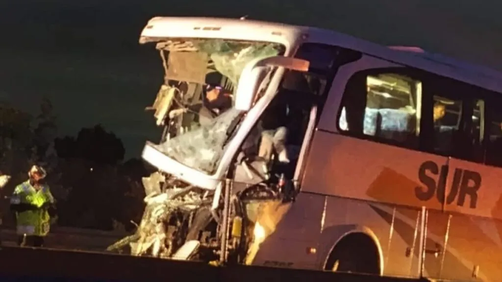 Choque de autobús en la México-Cuautla deja 16 lesionados