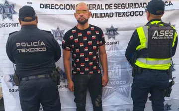 Policía Municipal de Texcoco detiene a sujeto por presuntos delitos contra la salud y orden de reaprehensión vigente