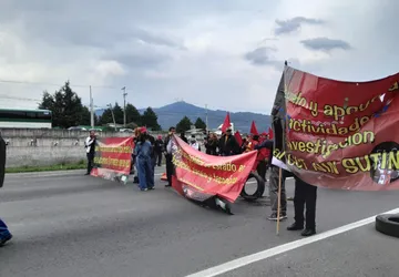 SUTIN bloquea la Toluca-México; advierte huelga en el ININ para el 30 de mayo