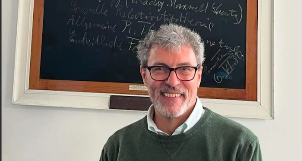 Miguel Alcubierre: más allá del hombre luz 