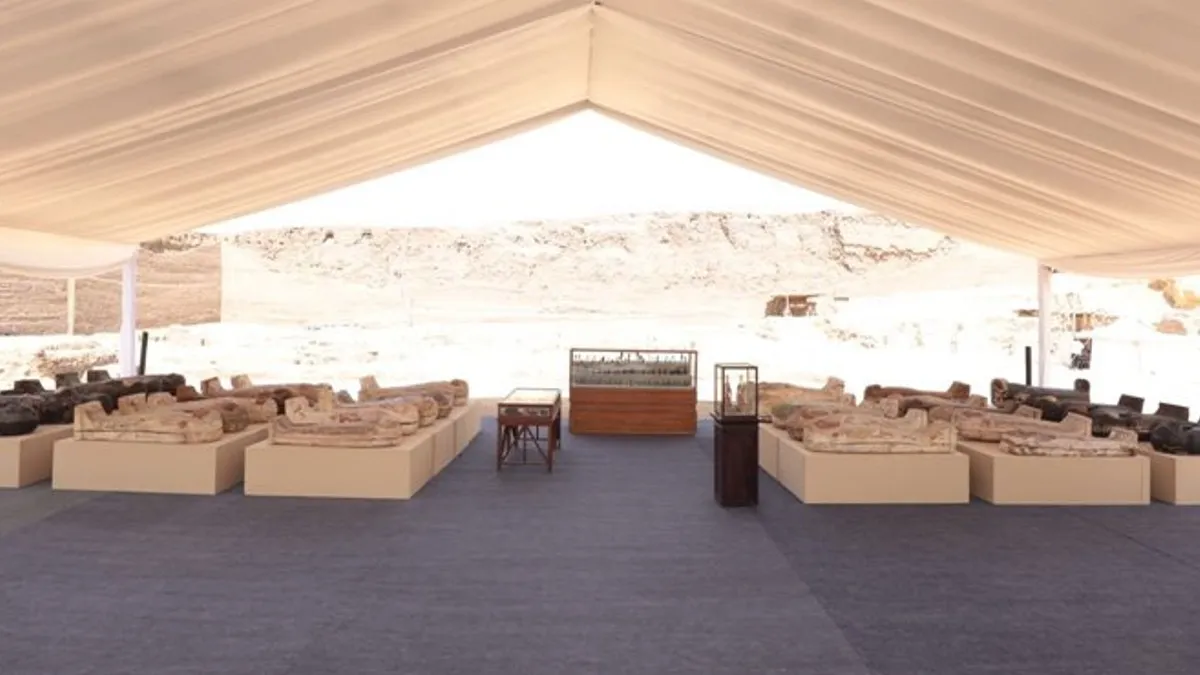 Descubren más de 200 sarcófagos intactos del antiguo Egipto en Saqqara