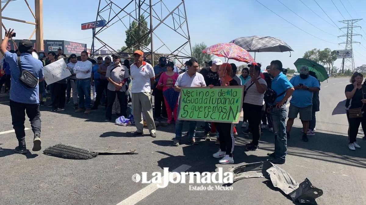 Ecatepec: Bloqueos por agua provocan caos vehicular