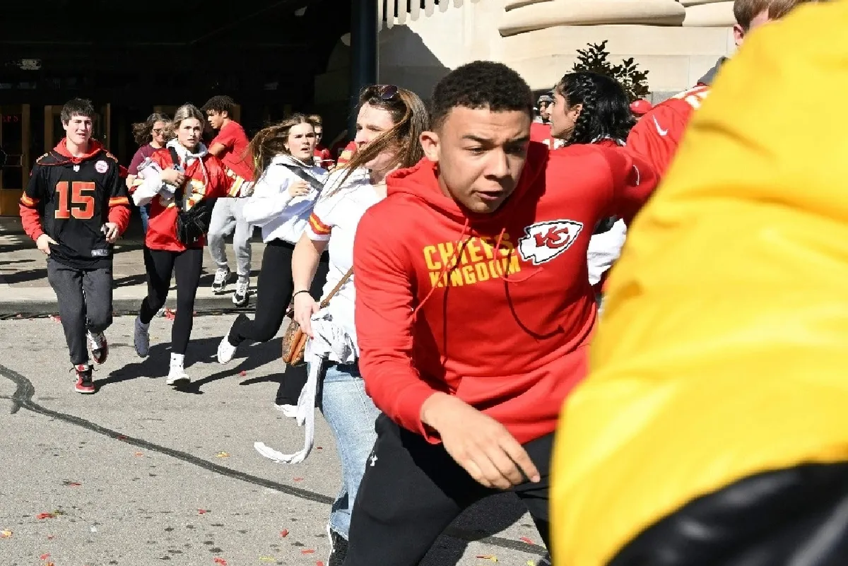 Foto de un aficionado de Kansas City durante el tiroteo en el desfile del festejo.