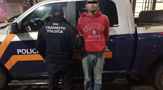 Policía de Toluca detiene a hombre con moto robada durante alcoholímetro