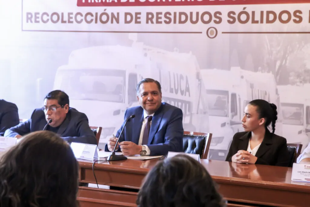 Firma Ricardo Moreno convenio histórico con Central de Abastos y anuncia alumbrado público renovado