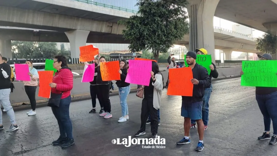 Naucalpan: Bloquean Periférico para exigir justicia para Mariana y Mario