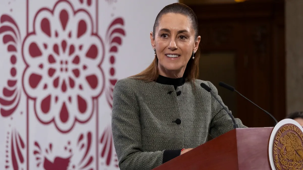Claudia Sheinbaum anuncia que Educación tendrá un presupuesto de 1.1 billones en 2026, con más becas y ampliación de cobertura escolar.