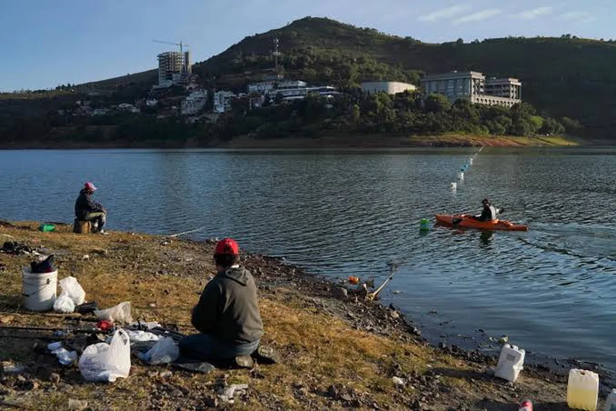 Piden a gobiernos intervenir para frenar la contaminación de la Presa Madin