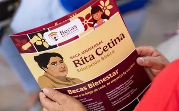Dónde y cómo cobrar el apoyo de útiles y uniformes de la Beca Rita Cetina en agosto