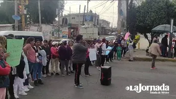 Bloquean carretera Federal México-Texcoco por falta de agua