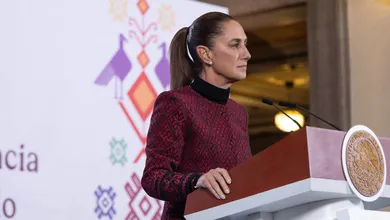 Sheinbaum aborda en su conferencia mañanera la llamada con Trump, cifras récord en salud 2025, fideicomisos vigentes y combate al huachicol fiscal.