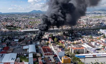 Bodega de reciclaje incendiada en Toluca operaba sin licencia: Ayuntamiento