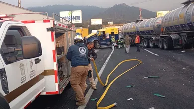 Choque de autotanque afectó tres vehículos y conductores en la México-Toluca