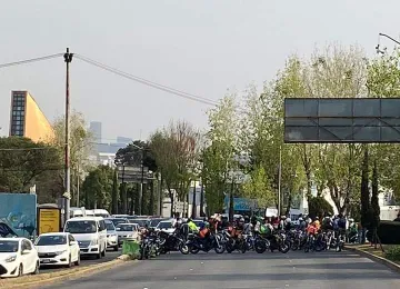 Lomas Verdes: Se manifiestan repartidores de aplicación