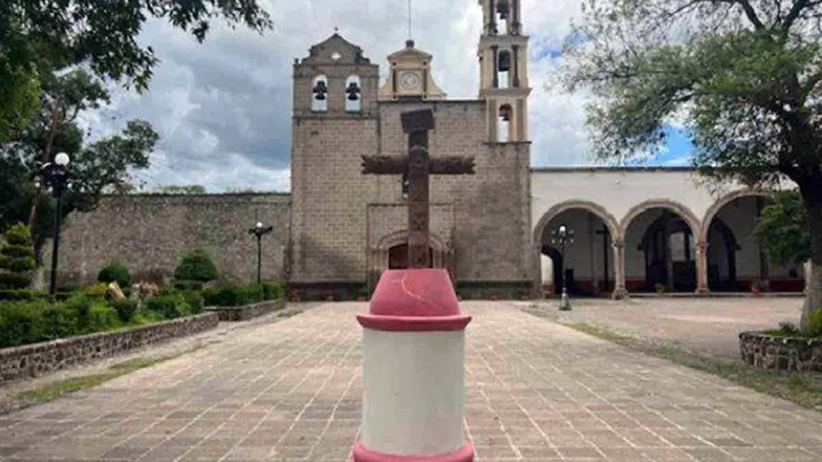 Cruz histórica es destruida durante evento privado en Otumba