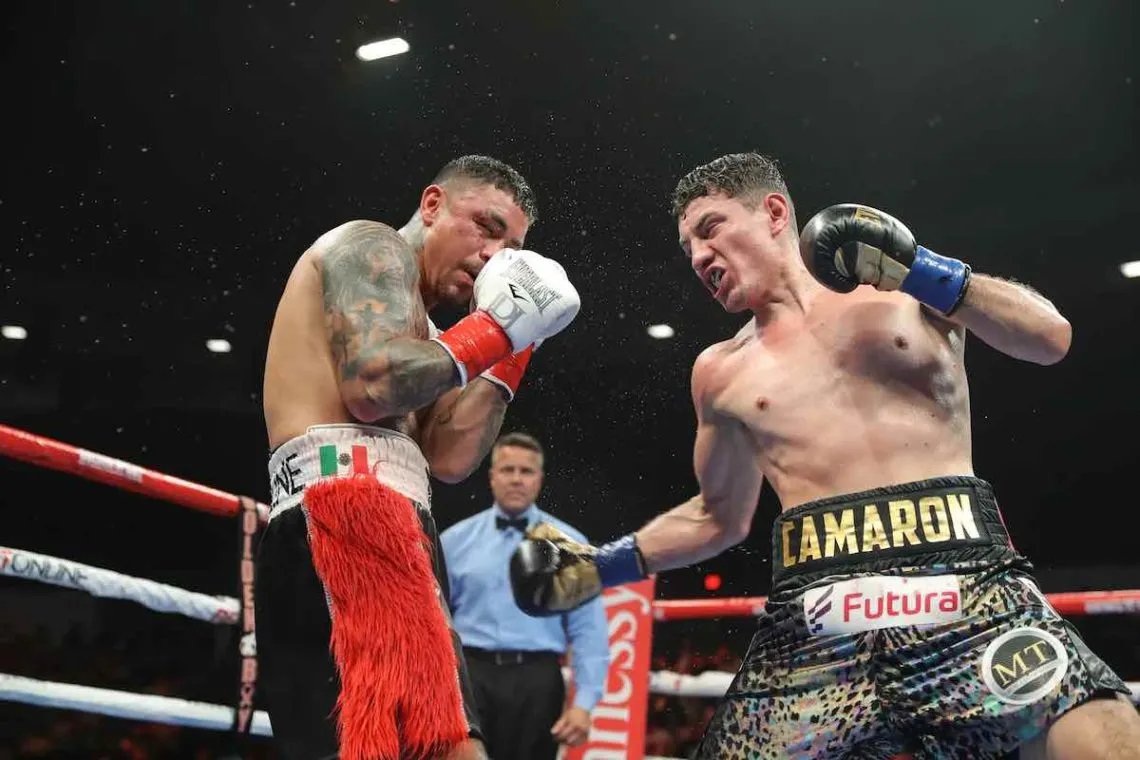 William “Camarón” Zepeda mantiene el invicto ante ex campeón mundial