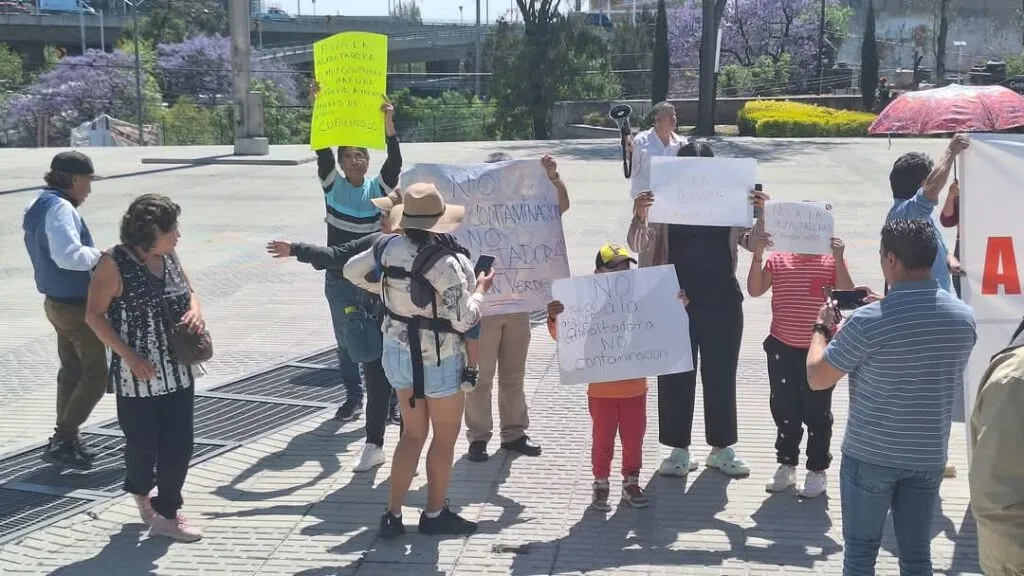 Protestan habitantes de la Cuenca de San Mateo Naucalpan por contaminación de asfaltadora