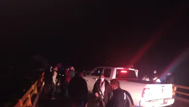 La víctima sólo tenía un balazo en la espalda y cerca se encontraron 3 cargadores metálicos, 29 cartuchos calibre 39 milímetros