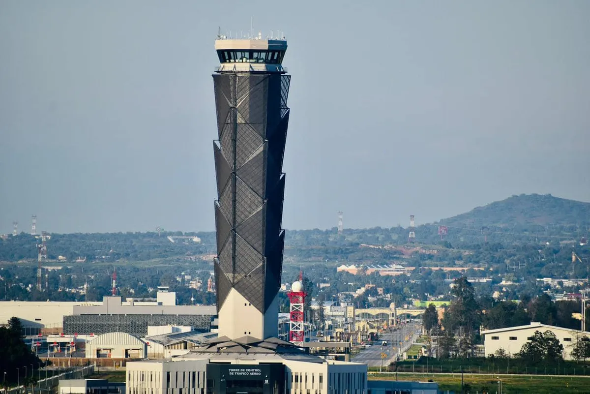 Especialista señala amague político por cese de vuelos AIFA