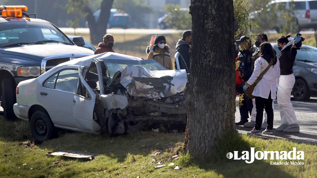 Muere hombre tras chocar en Paseo Tollocan