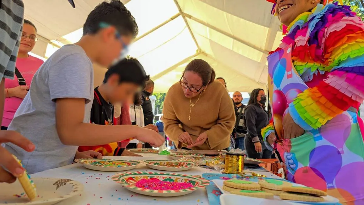 Libros, juguetes y tradiciones llenan de sonrisas a municipios del Valle de México
