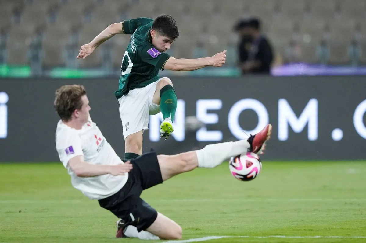 Foto de jugadores del León y Urawa Reds, que debutaron en el Mundial de Clubes.
