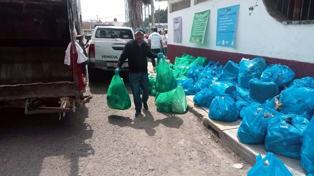 En Ecatepec trasladan más de mil toneladas de basura por Récord Guinness