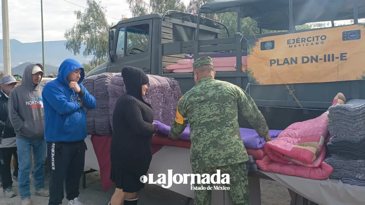 Chimalhuacán: Militares dan cobijas a grupos vulnerables