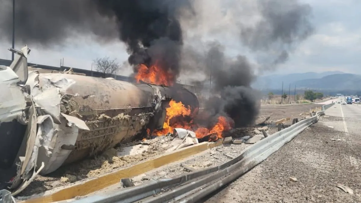 Pipa se incendia tras accidente en la México-Puebla
