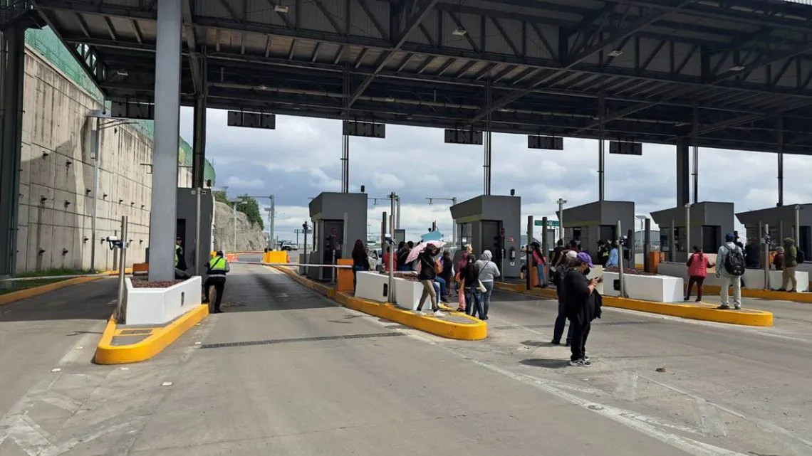 Varios bloqueos por agua complican la circulación en Ecatepec
