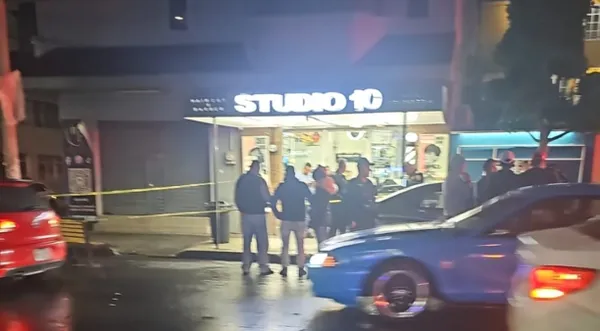 Autoridades acordonaron la barbería Studio 10 tras la balacera en la colonia Agrícola Oriental, Iztacalco.