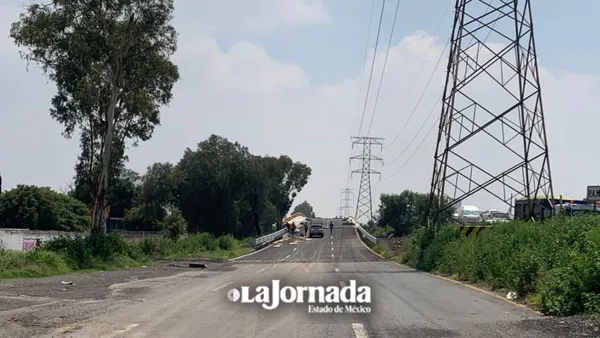 Caos en la Texcoco-Lechería por puente que lleva dos meses sin concluir