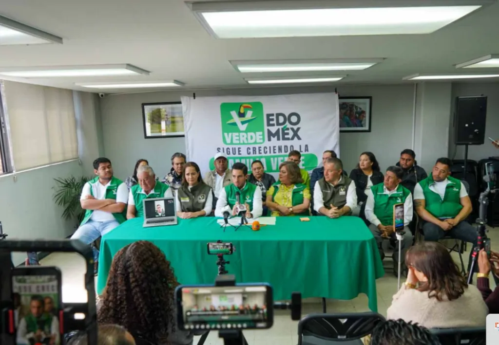 Desbandada en el PAN de Atlacomulco: Regidora y 130 militantes se suman al Partido Verde
